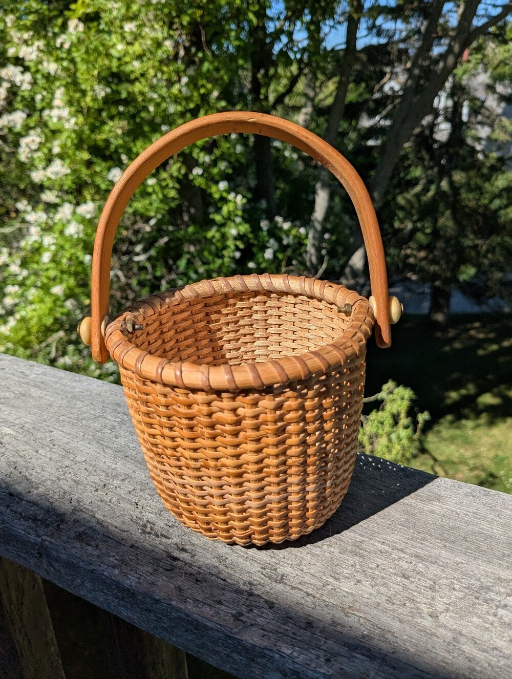 Small Nantucket Style Basket With Handle